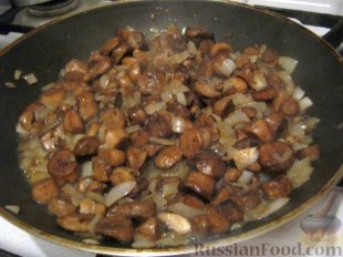 Фото приготовления рецепта: Картошка с мясом в горшочках - шаг №3