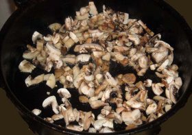 Жаренные грибы на сковороде
